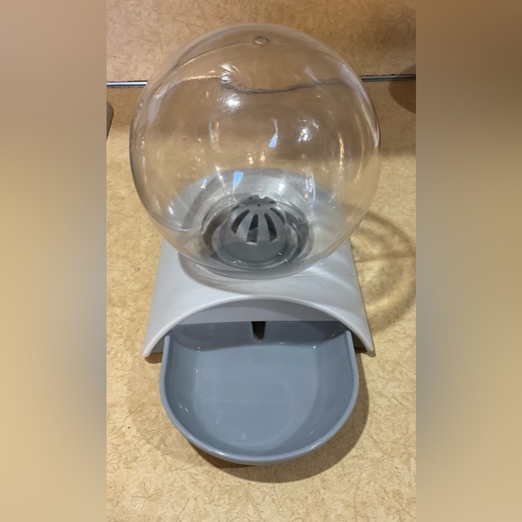 Cat or Dog automatic circulating water dispenser bubble ball water dish grey . - Picture 3 of 11